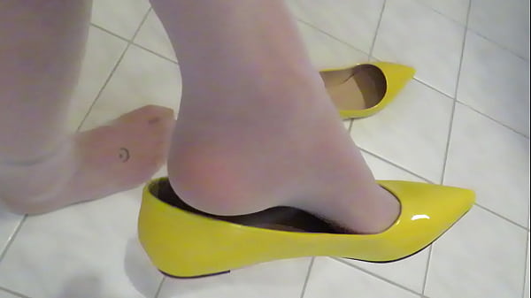 Ballerines Jaunes Vernies Pointues Pieds En Nylon Shoeplay Par Isabelle-Sandrine