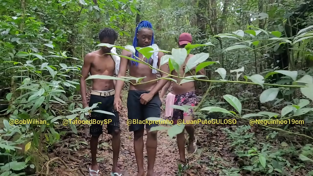 Maloqueiros de la favela que regresan al fútbol encuentran maricones besándose en el monte y les dan una vuelta
                       anal black interracial amateur public brazil gay bareback black and white black cock lover black guy muchos negros