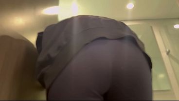 La mete y se la saca de su culo muy caliente