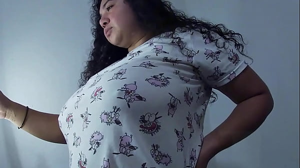 Download Video - Mi cu&ntilde;ada con grandes senos quiere hacerse famosa bailando sexy