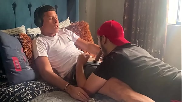 Hot dude gets a blowjob while listening to music