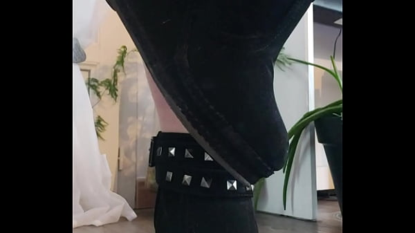 Petit talon noir sexy ! Tu en pense quoi mon chou ? Passe un bon dimanche ...