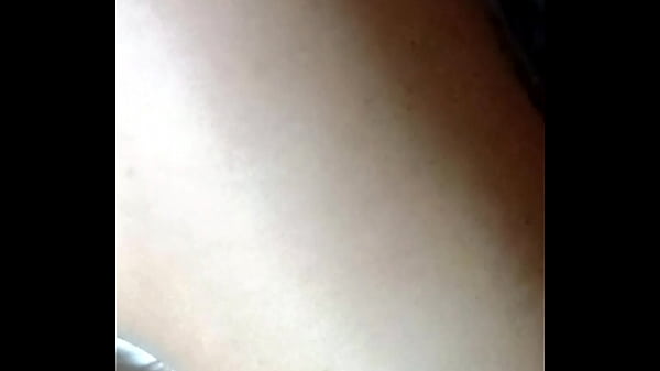 Revisando el material antes de follar