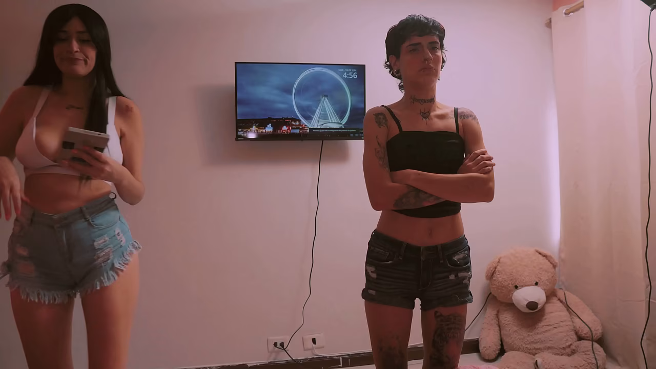 Mis dos novias discuten y no hay mejor forma de que hagan las pases que con mi verga
                     latina skinny amateur threesome couple big cock passionate sex skinny body muchos negros
