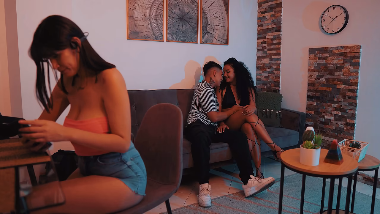 Mi novio se folla a mi amiga a mis espaldas, quien se cree que es?!