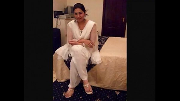 Attractive Pakistani hijab Slutty chicks talking regarding Arabic muslim Paki Sex in Hindustani at S