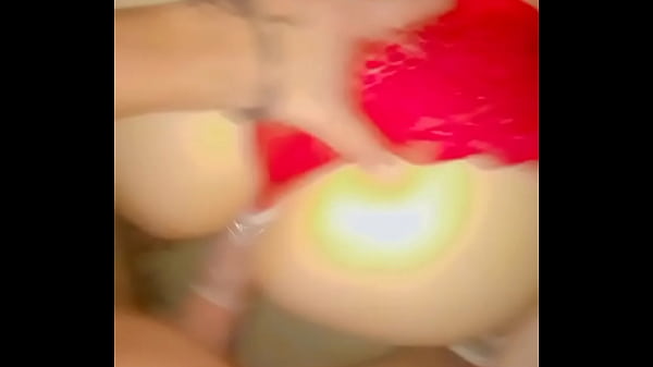 Elle Aime Qu'il La Baise En 4, Elle Se Laisse Enregistrer Un Peu