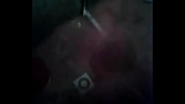 Batendo punheta ate gozar