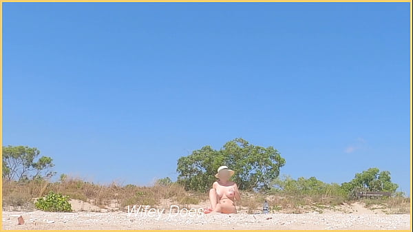 Wife goes full nude at public beach