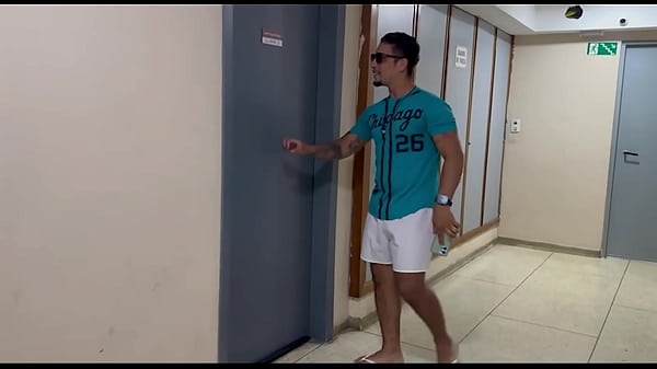 Sapatao vascaina deixa pedreiro flamenguista comer sua esposa