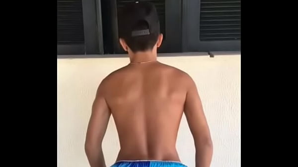 Download Video - NOVINHO BRASILEIRO DAN&Ccedil;ANDO FUNK