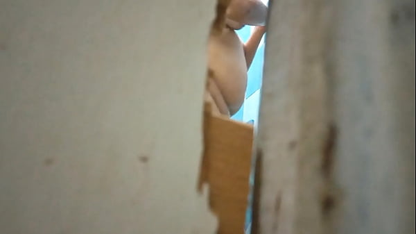 Download Video - mi esposa en el ba&ntilde;o de la casa  Solo por eso voy para poder ver a mi culona y cachonda