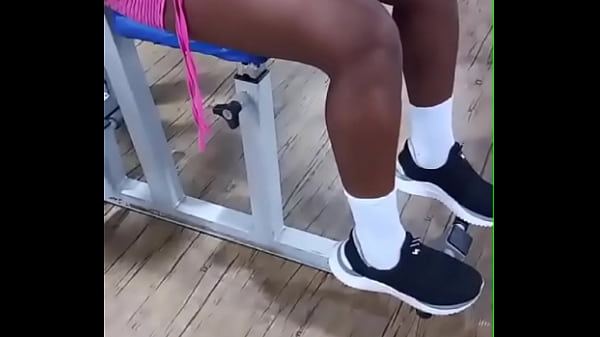 Download Video - DOIS JOVENS  FICARAM  TROCANDO OLHARES NA ACADEMIA&comma; EM SEGUIDA NEG&Atilde;O FOI PRA CASA DA DESCONHECIDA FUDER ELA GOZANDO DENTRO