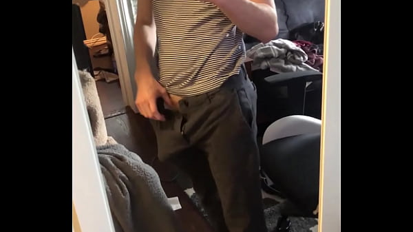 Cade Russells Großer Schwanz, Hose, Ausbuchtung