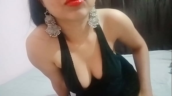 Desi girl flaunts her pussy