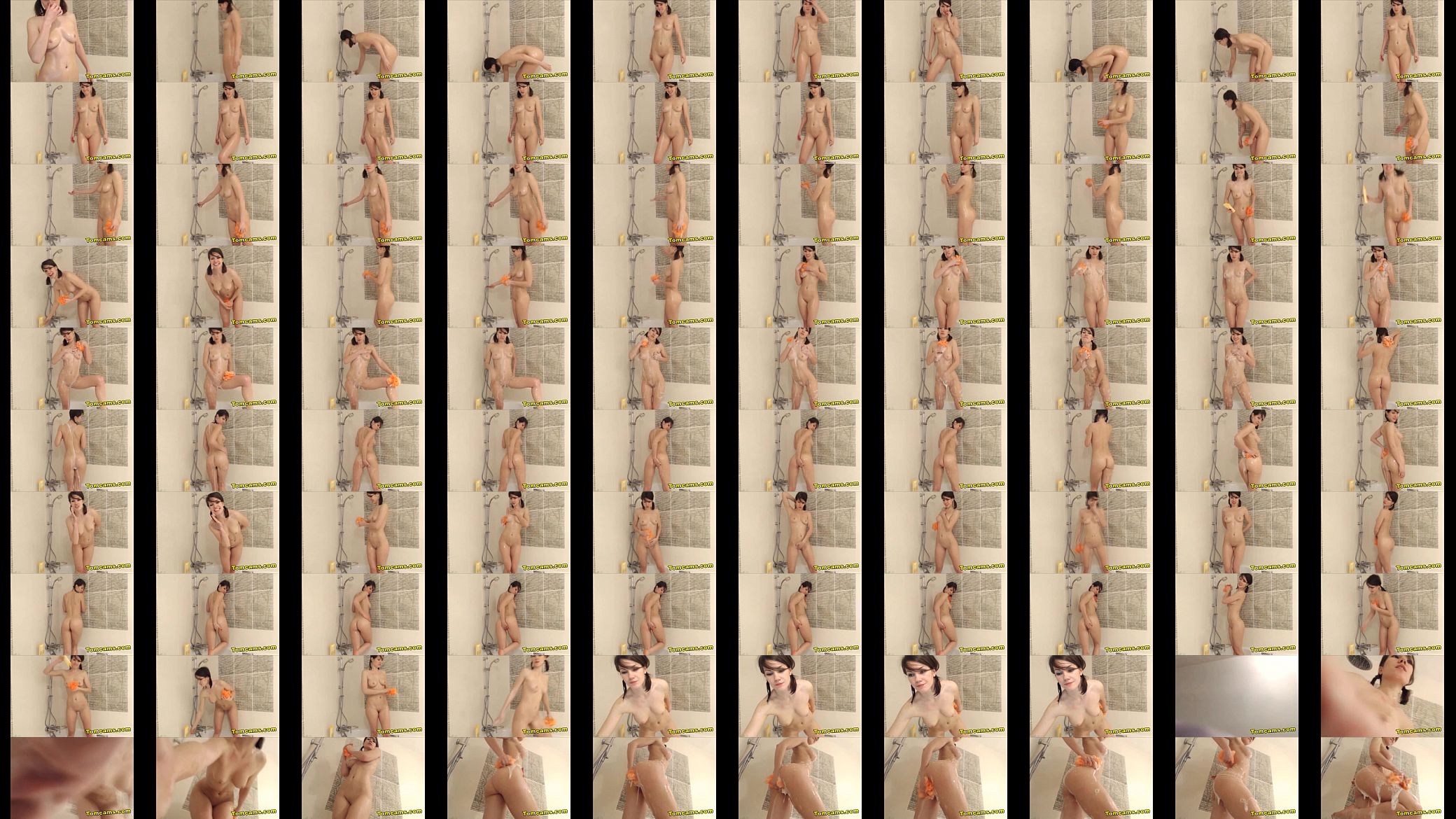 As a young brunette showering 预览图