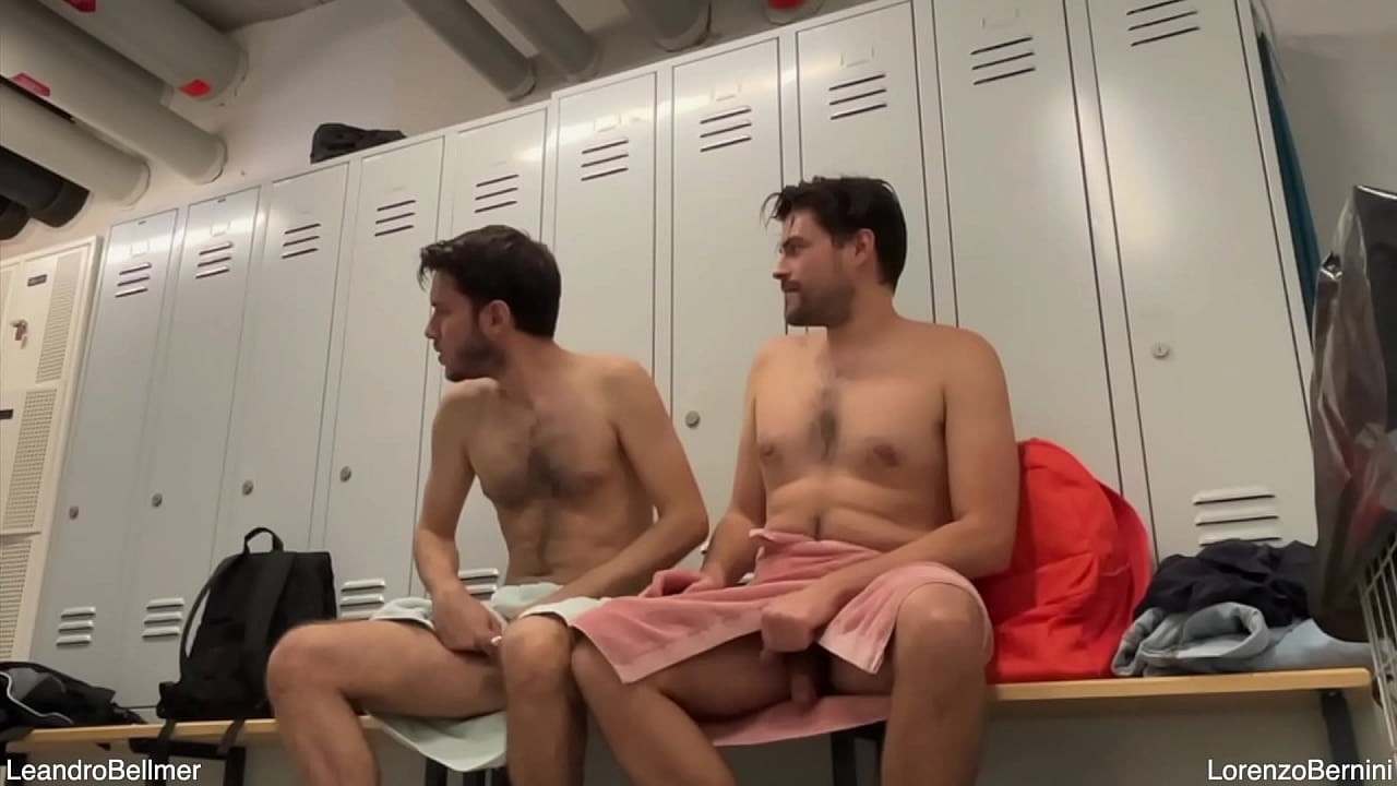 Pillado follando en el vestuario (sexo gay exhibicionista público en el vestuario)
                    anal outdoor blowjob handjob amateur naked moaning public shower kissing voyeur gay couple gym new twink bareback exhibitionist big cock face fucking public flashing anal slut gay blowjob anal fingering public toilet anal orgasm uncut cock wet blowjob male on male shower show male anal only anal guy guy risky sex fuck buddies raw gay boy on boy jerk buddies guys who top male solo anal muchos negros