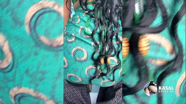 Novinha danced without panties and took a roll after the pool
