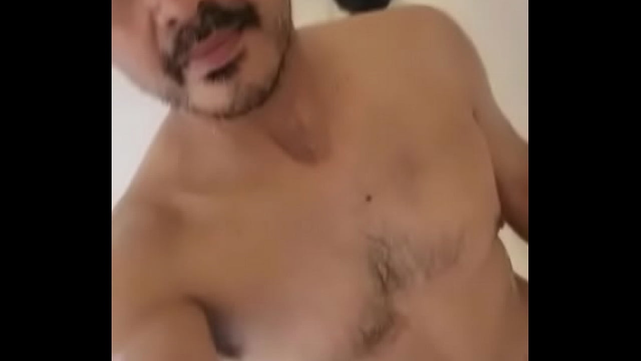 José tomando una ducha
                   solo dick muchos negros