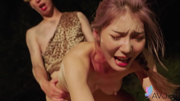 Chinese girl Li Zhiyan got fucked hard in the middle of the forest with a guy.