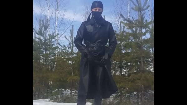 Download Video - Leather guy jerking in the forest