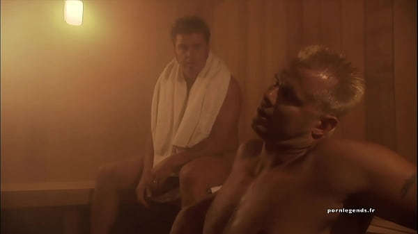 Download Video - Stephanie Tripp se fait pilonner la chatte poilue dans un sauna