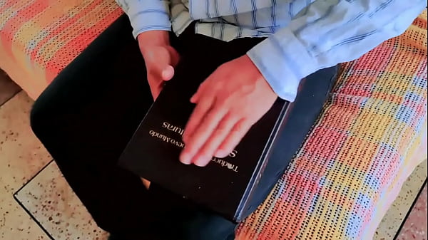 TODAY A RELIGIOUS PASTOR CAME TO MY HOUSE, HE WANTED TO READ ME THE BIBLE AND I GOT HORNY AND I BEGAN TO SUCK HIS COCK AND I GAVE HIM AND PANOCHA AND ASS, HE LEFT ME FULL OF CUM, RICH REAL HOMEMADE AMATEUR SEX