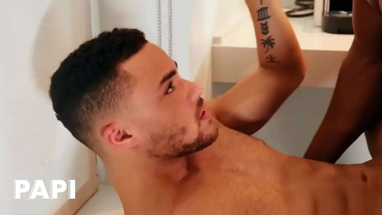 Lawrence Portland sabe exactamente lo que quiere Beaux Banks, su enorme polla y una buena paliza - PAPI
                    cumshot blowjob ass licking doggy gay missionary rimming big cock papi bbc ass fuck sucking dick raw fuck fit body kitchen fuck muscular guy bearded guy shaved ass muchos negros