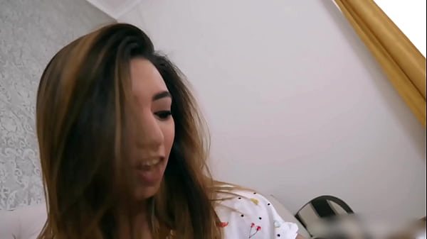 Creampie sex tape with tiny Latina hotwife Frida Sante