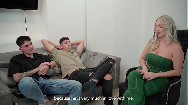 Download Video - Pibe comparte a su novia con sus dos amigos por Navidad Tatiana &Aacute;lvarez MILF de enormes tetas