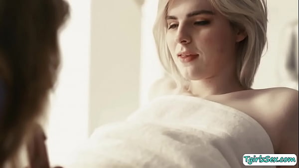 Ts masseuse Casey kisses analed ts client Ella ...