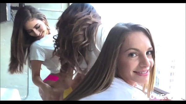 Trois Modèles D' Amateurs Se Nt Et Baisent Photographe Pov