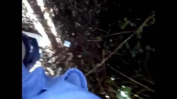 Tío maduro me culea en el campo