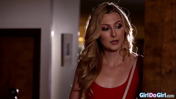 I never thought Id see my stepmoms pussy
