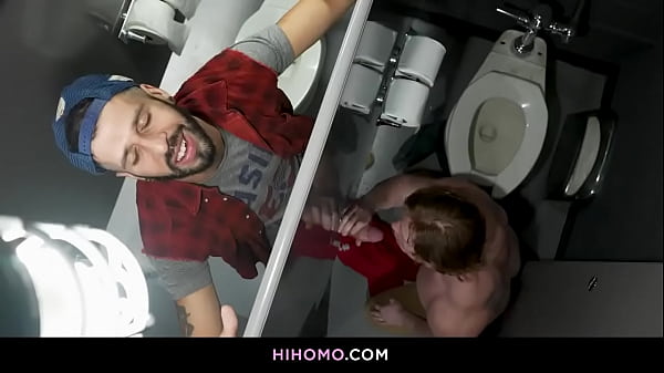 Helping hand at the urinals - Romeo Davis and K...