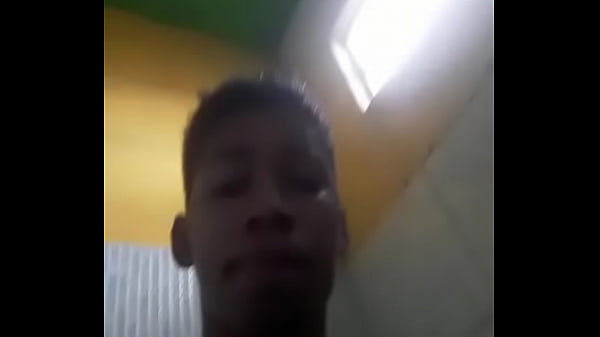 Pauzudo tomando banho