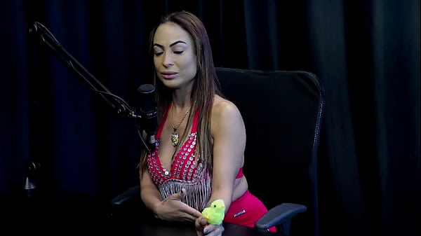 He commented on the generation of content creators, he loves to provoke, he likes to go to swingers' clubs, and the bad recording... - Belinha Baracho (WATCH ON: SHEER/RED)