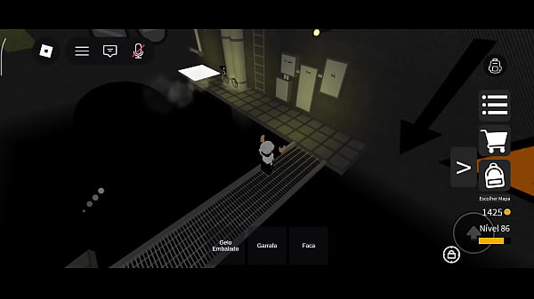 A young pizza maker tries his luck with the big boss and ends up as a prisoner's plaything.