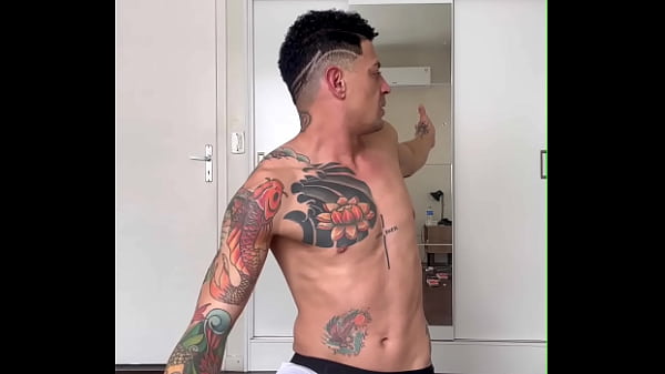 Treino gostoso fiquei todo suado e gozado.