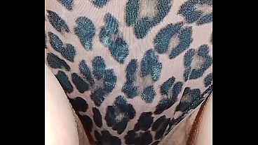 GretaLaDolce - piscia col perizoma leopardato