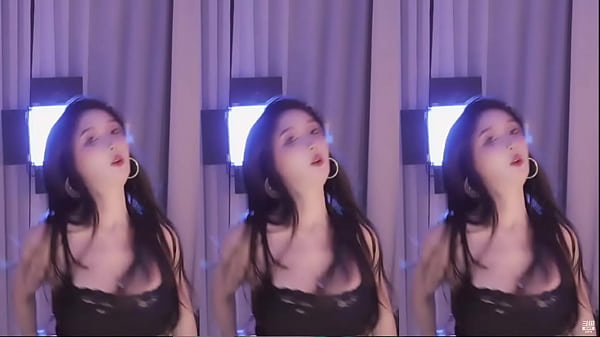 Tired video [Minana] The vest can't cover the chest, the black lace is generous and visible! - Host sexy dance