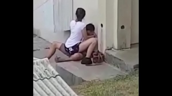 Sie Haben Mich Dabei Erwischt, Wie Ich Das Junge Mädchen In Die Muschi Gefickt Habe