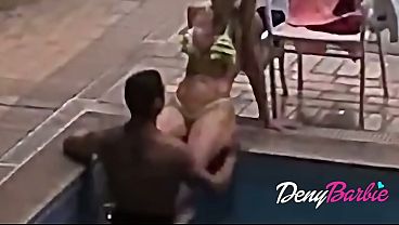 Fell on the net (Negão sucking me in the club's pool) full video at