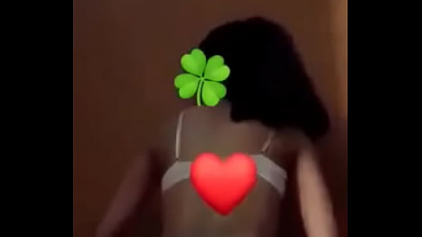 Teen tetona lo mueve rico para el novio