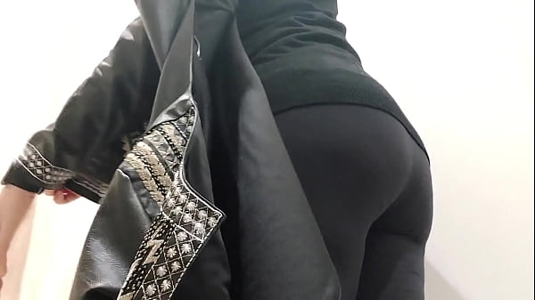 Your Italian stepmother shows you her big ass i...
