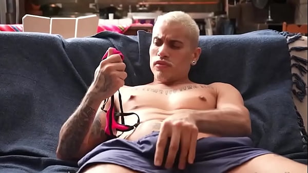 Fudendo o novinho que queria ser minha putinha....