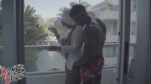 Download Video - Phat Booty Latina Shanice Luv Gets A Balcony BBC Dick Down And Squirts In Front Of Everyone At Xbiz Miami