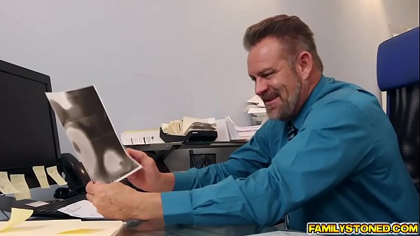 Boss flexing Bambi Brooks pussy