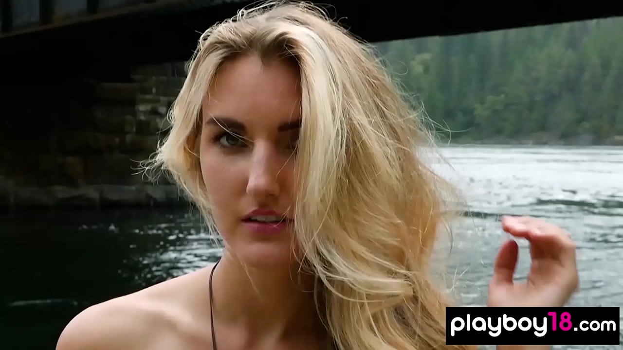 La cantante canadiense rubia y desnuda Anna Katarina toca su guitarra al aire libre
                   blonde sexy outdoor petite skinny solo canadian softcore playboy striptease all natural natural tits solo girl hot blonde perfect tits perfect pussy hot naked girl pussy video hot naked woman anna katarina muchos negros
