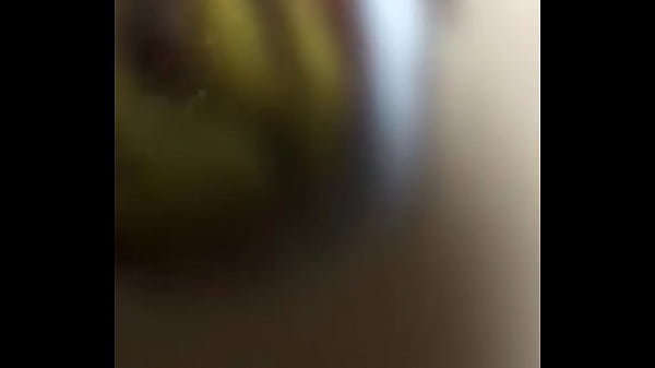 人形を愛でる中年男性